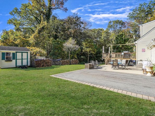 22 5th Avenue, Smithtown NY 11787