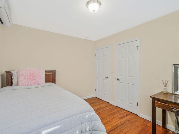 22 5th Avenue, Smithtown NY 11787