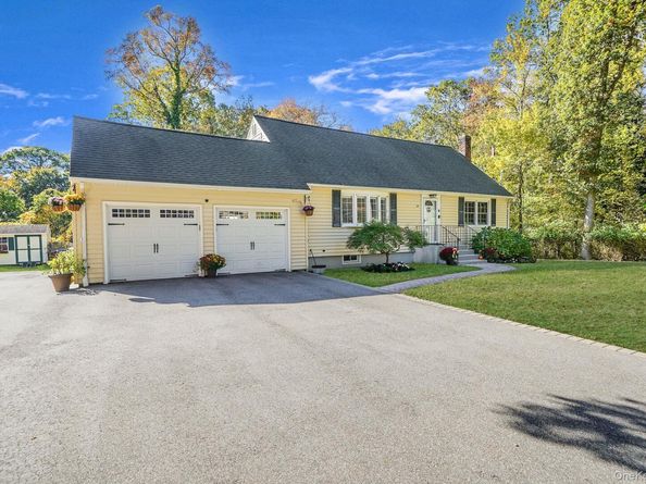 22 5th Avenue, Smithtown NY 11787