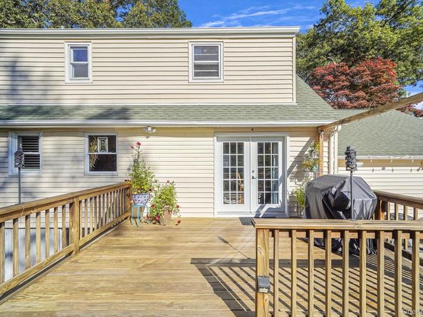22 5th Avenue, Smithtown NY 11787