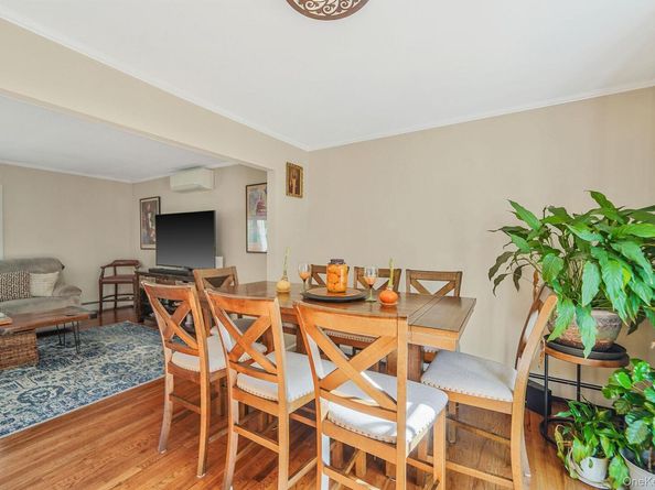 22 5th Avenue, Smithtown NY 11787