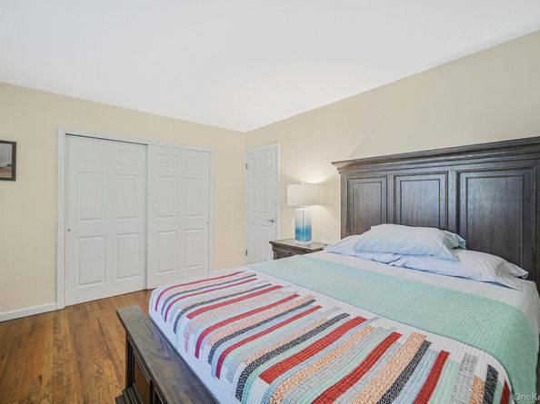 22 5th Avenue, Smithtown NY 11787