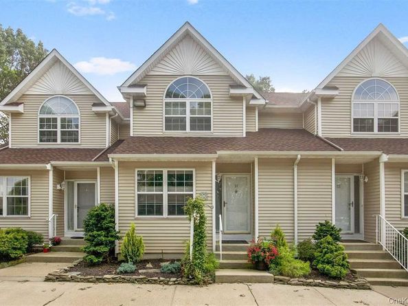 14 Heckscher Spur Drive, East Islip NY 11730