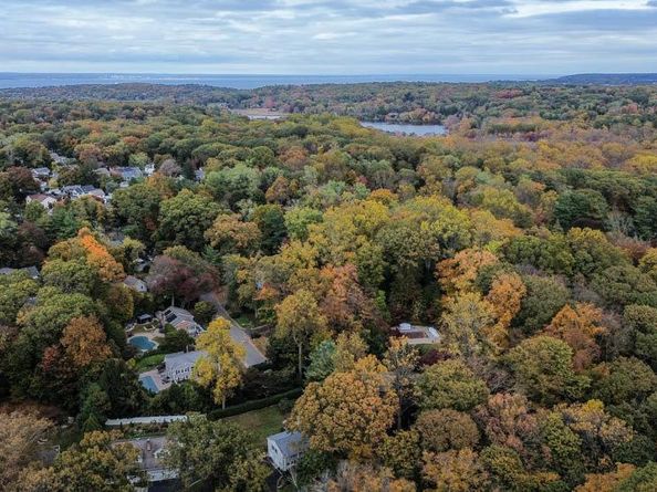 33 Dogwood Lane, Locust Valley NY 11560