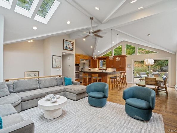 33 Dogwood Lane, Locust Valley NY 11560