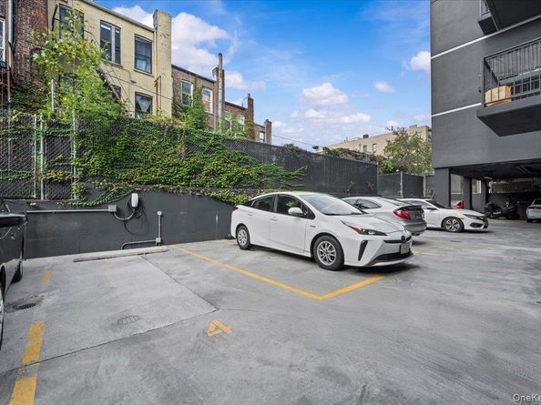 458 E 25th St 305, Brooklyn NY 11226
