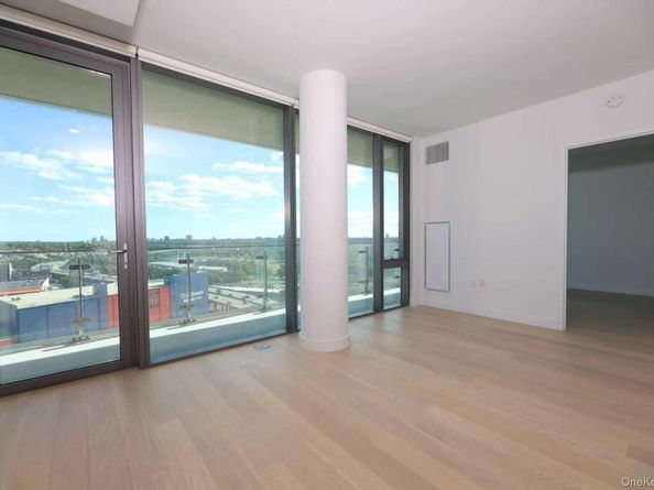 13101 40th Road 19P, Flushing NY 11354