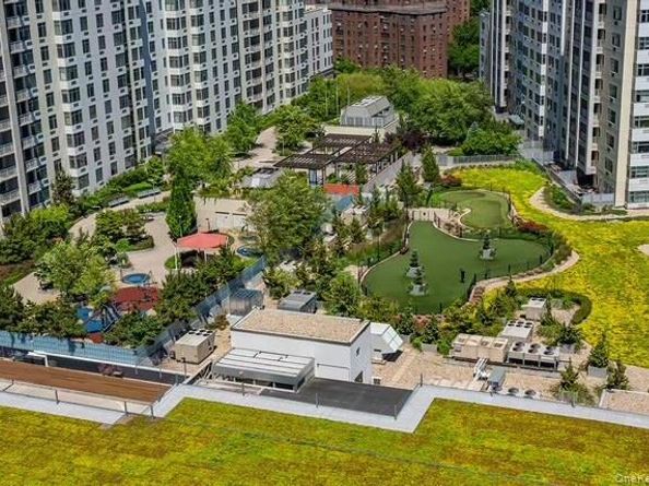 13101 40th Road 19P, Flushing NY 11354