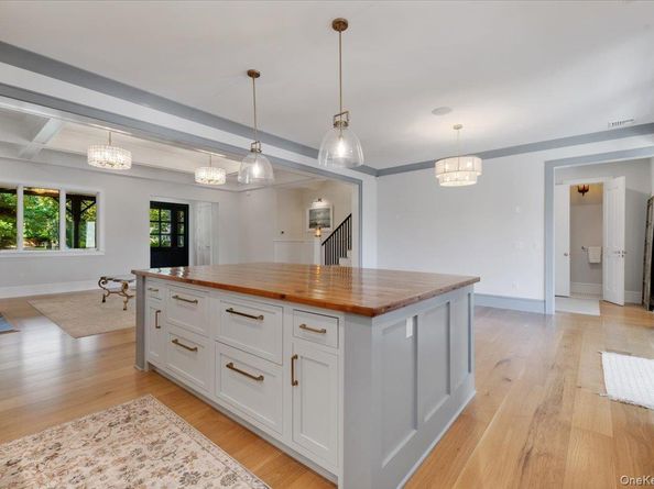 17 Moriches Avenue, East Moriches NY 11940