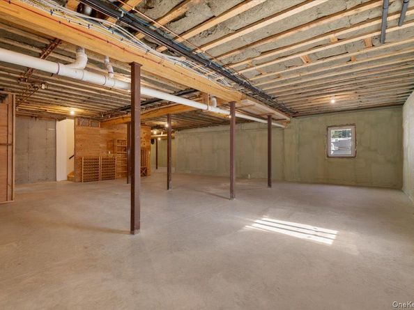 17 Moriches Avenue, East Moriches NY 11940