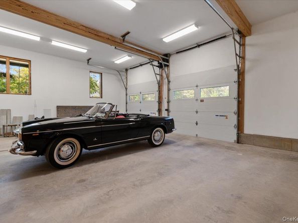 17 Moriches Avenue, East Moriches NY 11940