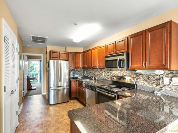 1120 Willow Lane, Valley Stream NY 11580