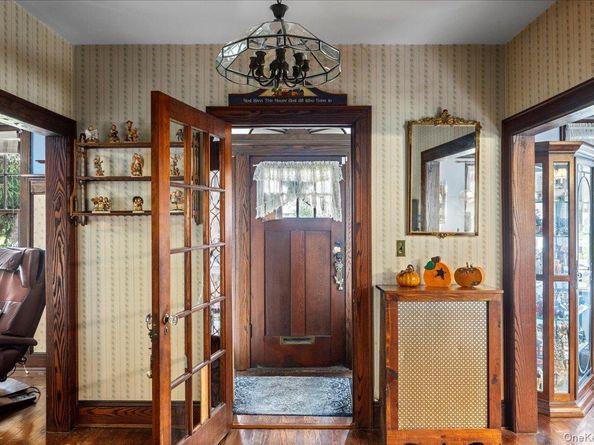 331 Mineola Boulevard, Mineola NY 11501