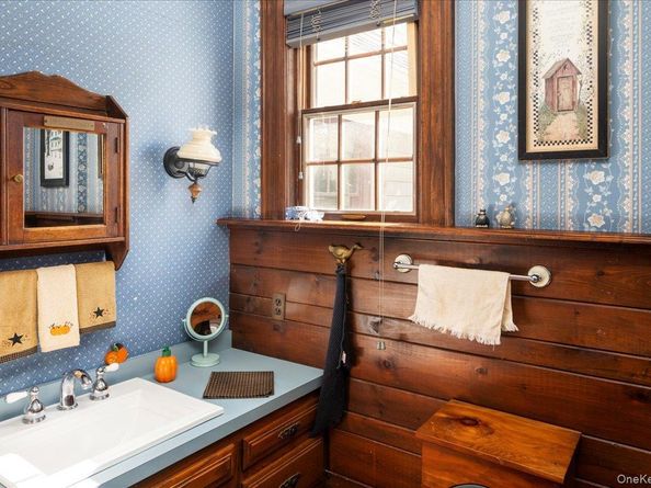 331 Mineola Boulevard, Mineola NY 11501