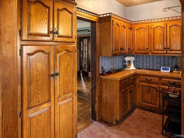 331 Mineola Boulevard, Mineola NY 11501