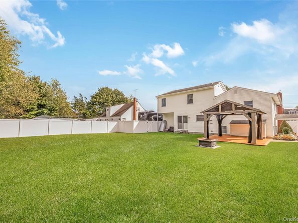 15 Whalen Street, North Babylon NY 11703