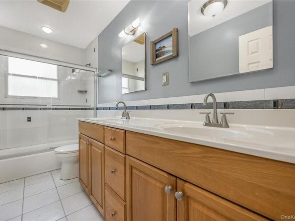15 Whalen Street, North Babylon NY 11703