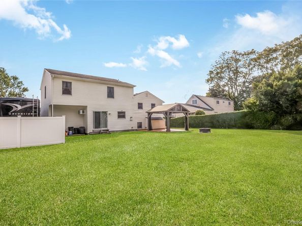 15 Whalen Street, North Babylon NY 11703