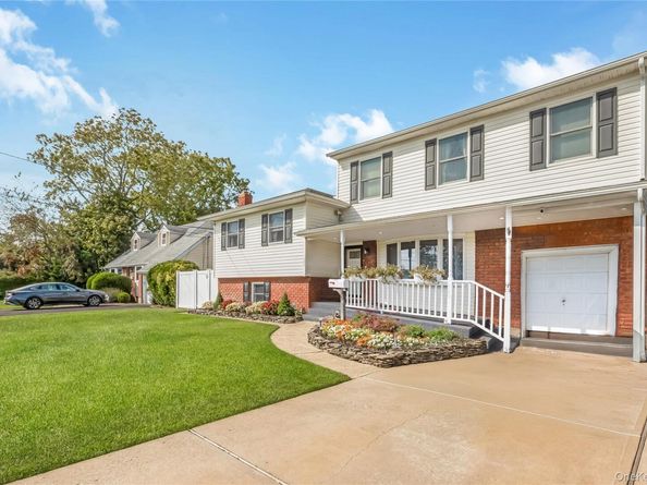 15 Whalen Street, North Babylon NY 11703