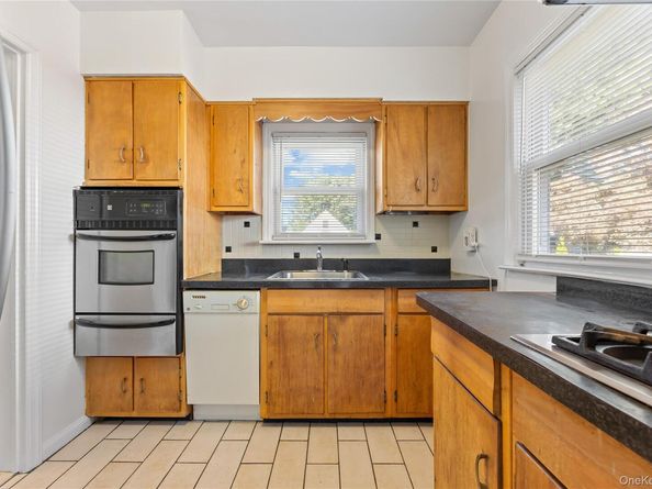38 primrose Drive, New Hyde Park NY 11040