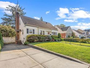 38 primrose Drive, New Hyde Park NY 11040
