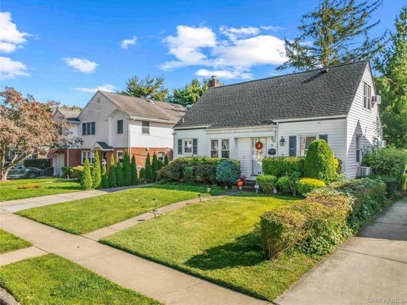 38 primrose Drive, New Hyde Park NY 11040