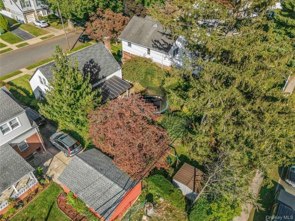 38 primrose Drive, New Hyde Park NY 11040