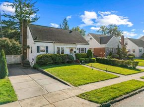 38 primrose Drive, New Hyde Park NY 11040