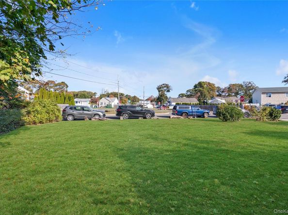 166 & 170 Woodrow Parkway, West Babylon NY 11704