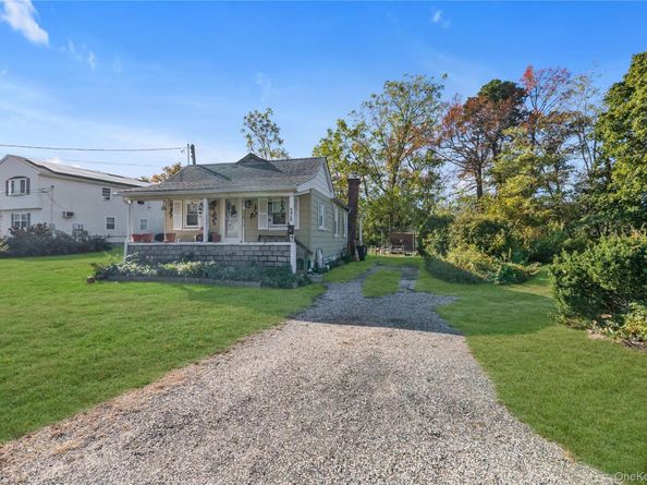 166 & 170 Woodrow Parkway, West Babylon NY 11704