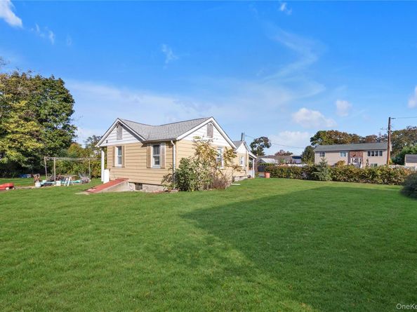 166 & 170 Woodrow Parkway, West Babylon NY 11704