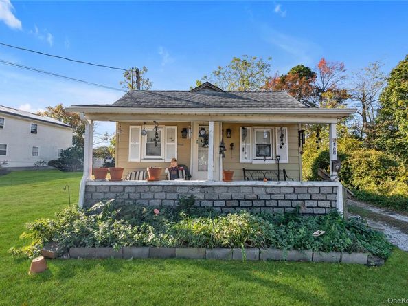 166 & 170 Woodrow Parkway, West Babylon NY 11704