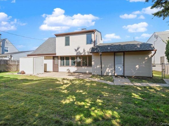 24 Windmill Lane, Levittown NY 11756