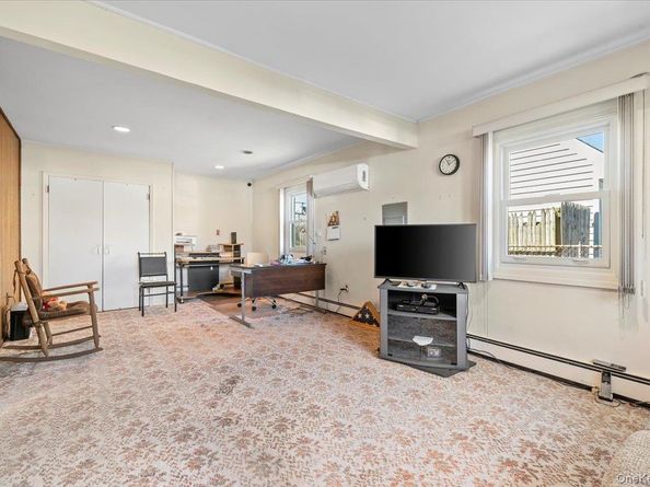24 Windmill Lane, Levittown NY 11756