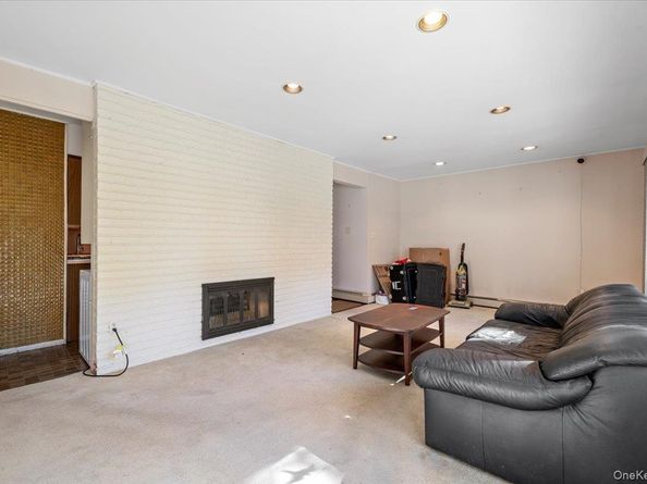 24 Windmill Lane, Levittown NY 11756