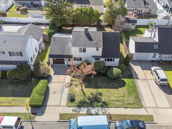 24 Windmill Lane, Levittown NY 11756