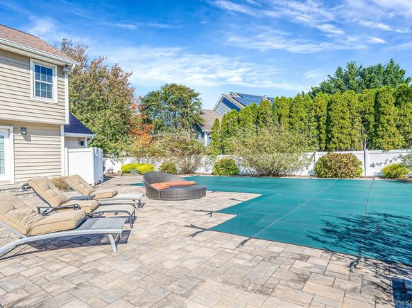 2 Max Way, Commack NY 11725