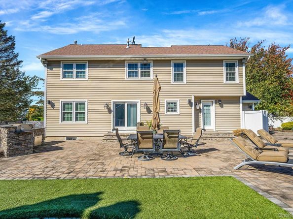 2 Max Way, Commack NY 11725