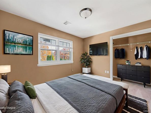 2 Max Way, Commack NY 11725