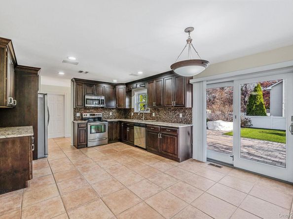 2 Max Way, Commack NY 11725