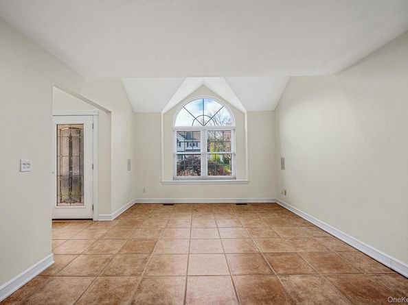 2 Max Way, Commack NY 11725