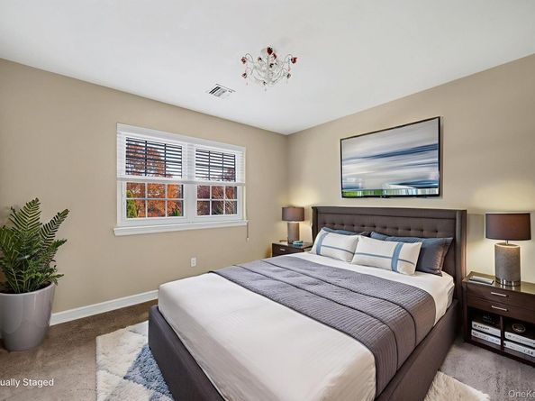 2 Max Way, Commack NY 11725