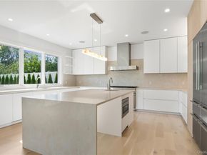135 South Road, Westhampton NY 11977