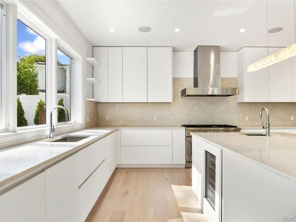 135 South Road, Westhampton NY 11977