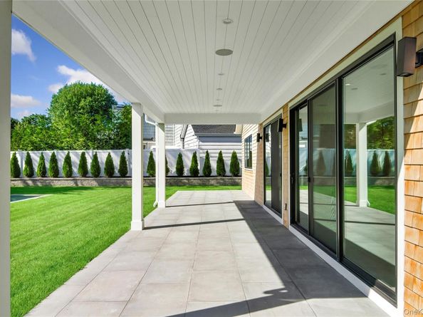 135 South Road, Westhampton NY 11977