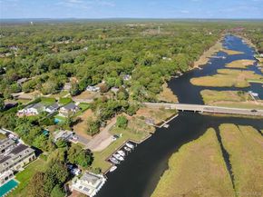 135 South Road, Westhampton NY 11977