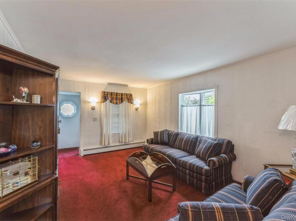 596 Foch Boulevard, Williston Park NY 11596