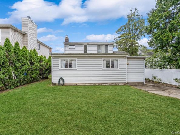 596 Foch Boulevard, Williston Park NY 11596