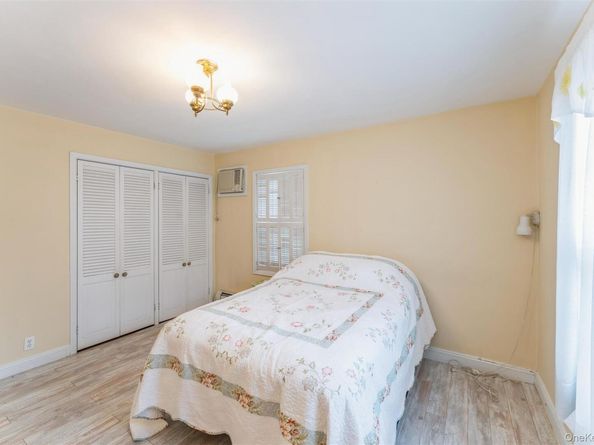 596 Foch Boulevard, Williston Park NY 11596