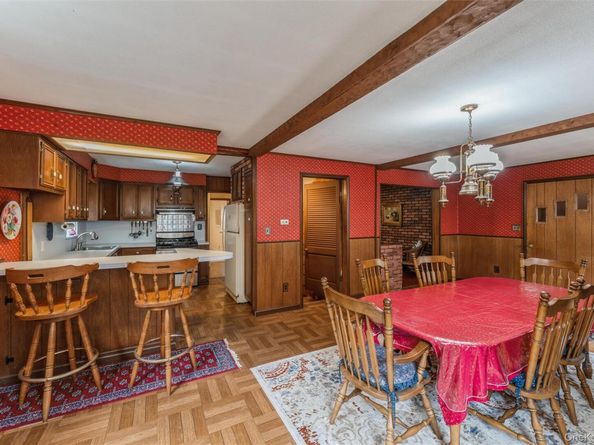 596 Foch Boulevard, Williston Park NY 11596